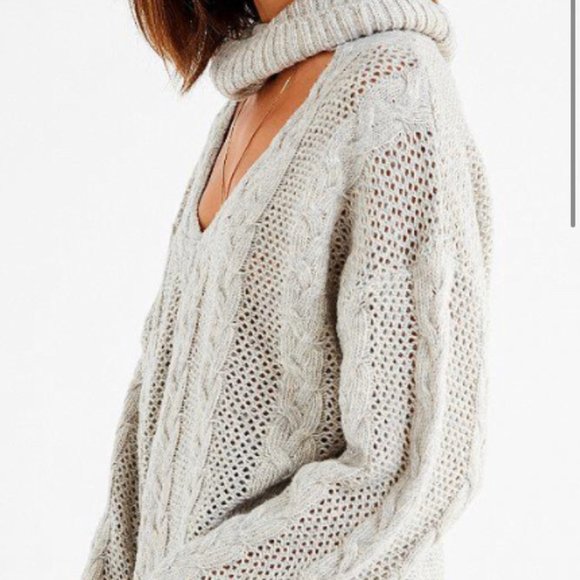 Urban Outfitters grey cable knit cut out sweater - Picture 2 of 4